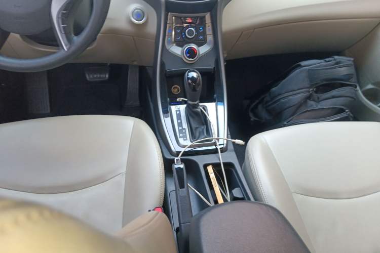 Used Hyundai Elantra (5th Generation / Langdong) 2015 1.6L Automatic Leading Model