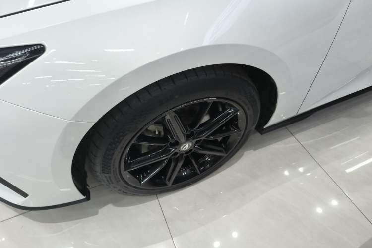 Used CHANGAN UNI-V 2022 1.5T Prestige Version Left Front Wheel Hub