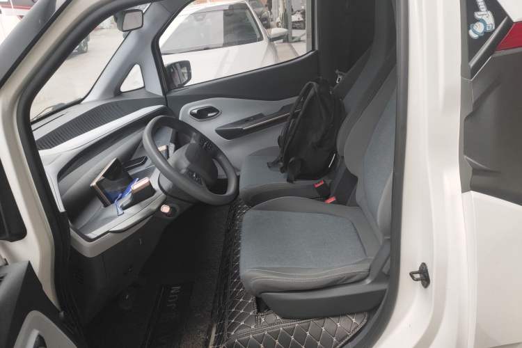Used Baojun E200 2018 Intelligent Driving Edition Left Rear Seat