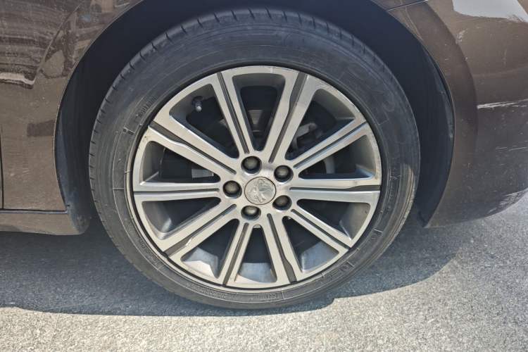 Used Peugeot 408 2014 1.8L Automatic Luxury Edition Right Front Wheel Hub