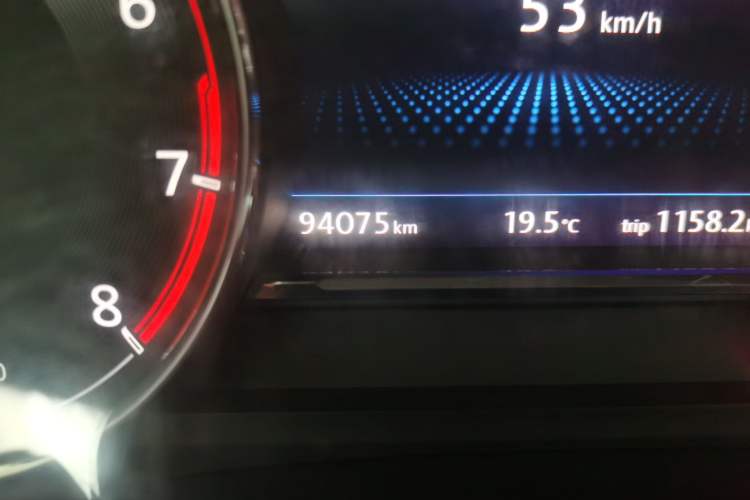 Used Volkswagen Phideon 2018 Revised Version 380TSI Two-Wheel Drive Business Edition Odometer Close Up