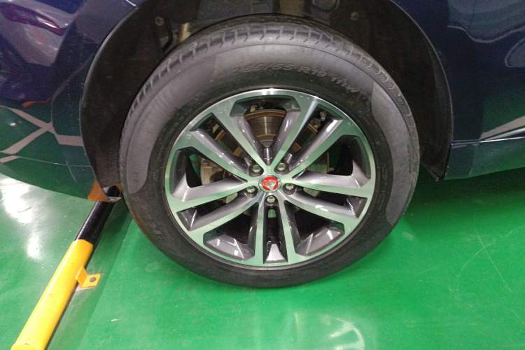 Used Jaguar F-PACE 2016 2.0T Two-Wheel-Drive R-Sport Sport Edition
