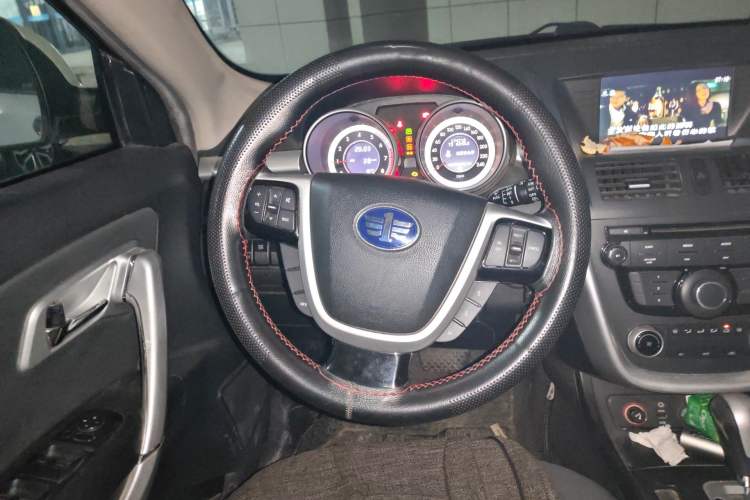 Used Bestune X80 2013 2.0L automatic comfort version
