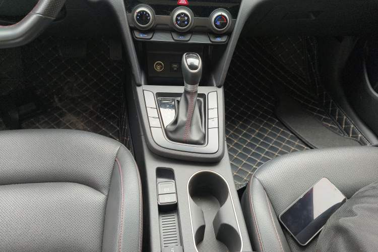 Used Hyundai Elantra (6th Generation / Lingdong) 2019 1.4T Dual-Clutch Xuan Dong · Dynamic Model Gear Lever