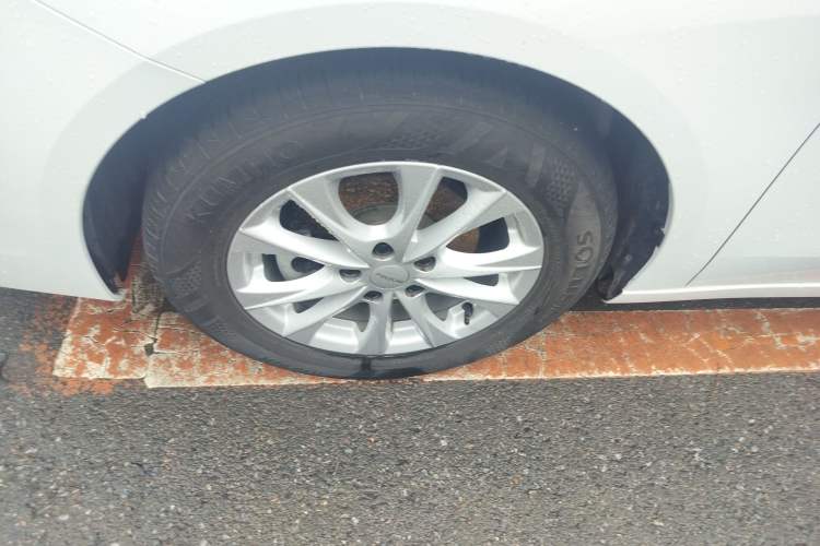 Used Roewe i5 2023 1.5L CVT Luxury Edition Left Front Wheel Hub