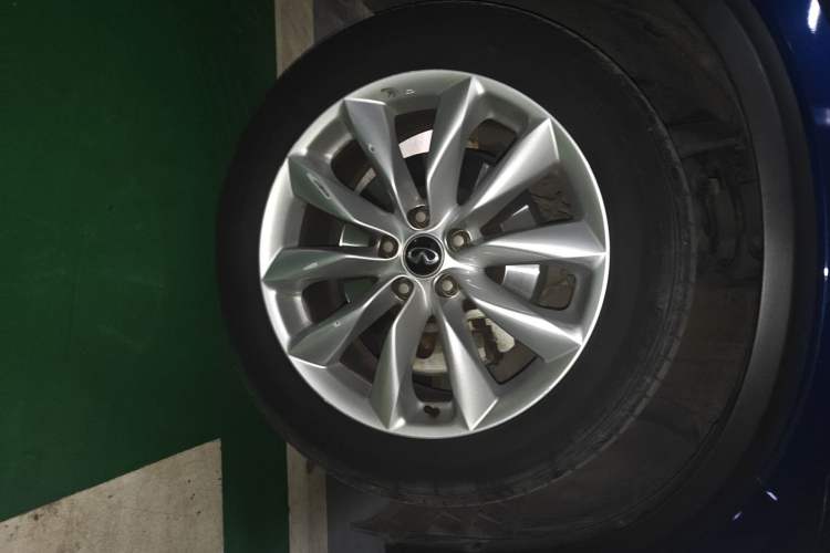 Used Infiniti QX50 2018 2.0T Four-Wheel Drive Elite Edition Right Front Wheel Hub