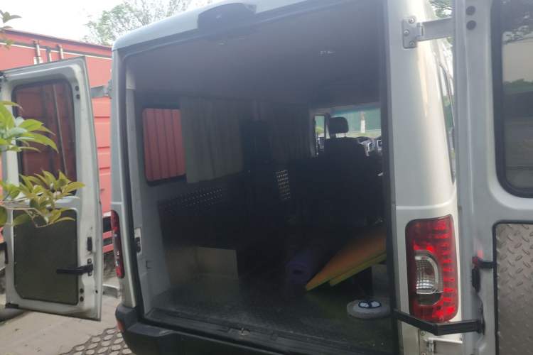 Used Iveco Power Daily 2017 2.5T Deluxe A37 Mid-Roof 6-7 Seater Bus 47Z5 Trunk