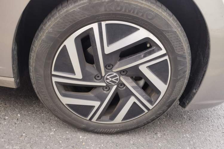 Used Volkswagen Sagitar 2023 300TSI DSG Excellence Edition Right Front Wheel Hub