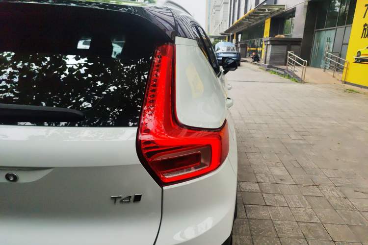 Used Volvo XC40 2022 T4 Four-Wheel Drive Smart & Stylish Edition
