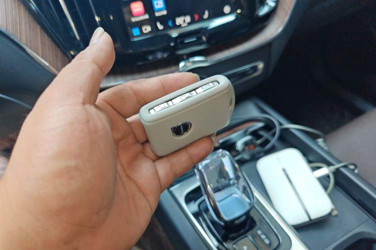 Used Volvo XC60 2024 B5 4x4 Smart Luxury Edition
