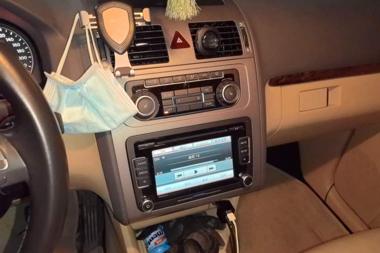 Used Volkswagen Touran 2011 1.4T DSG ZhiZhen Edition 5 Seats Audio And AC Panel