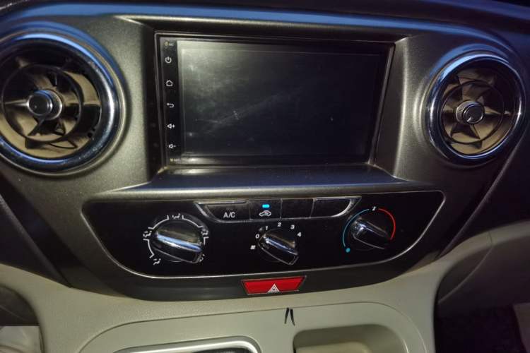 Used JAC Refine M3 2018 Creator Edition 1.6L Comfort Version Audio And AC Panel