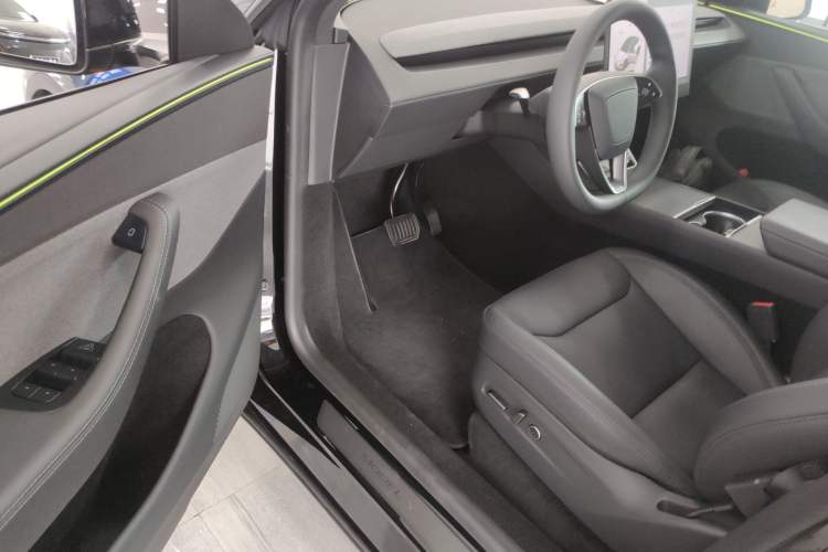 Used Tesla Model Y 2026 Rear-Drive Model