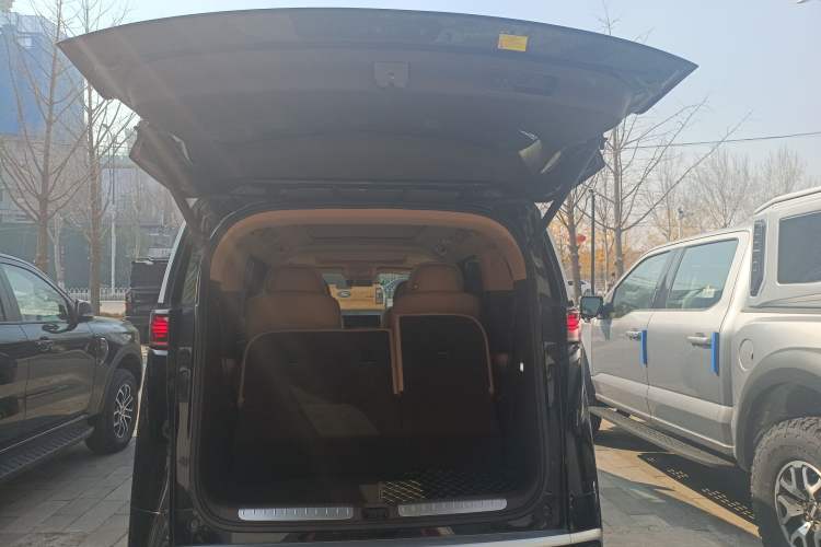 Used Denza D9 2025 DM-i Intelligent Drive 1020 Four-Wheel Drive Flagship Model