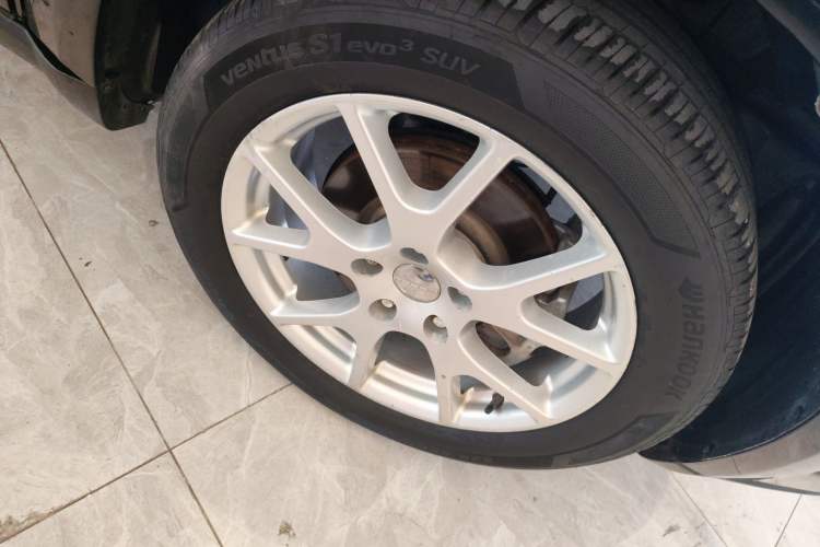 Used Dodge Journey  Right Front Wheel Hub