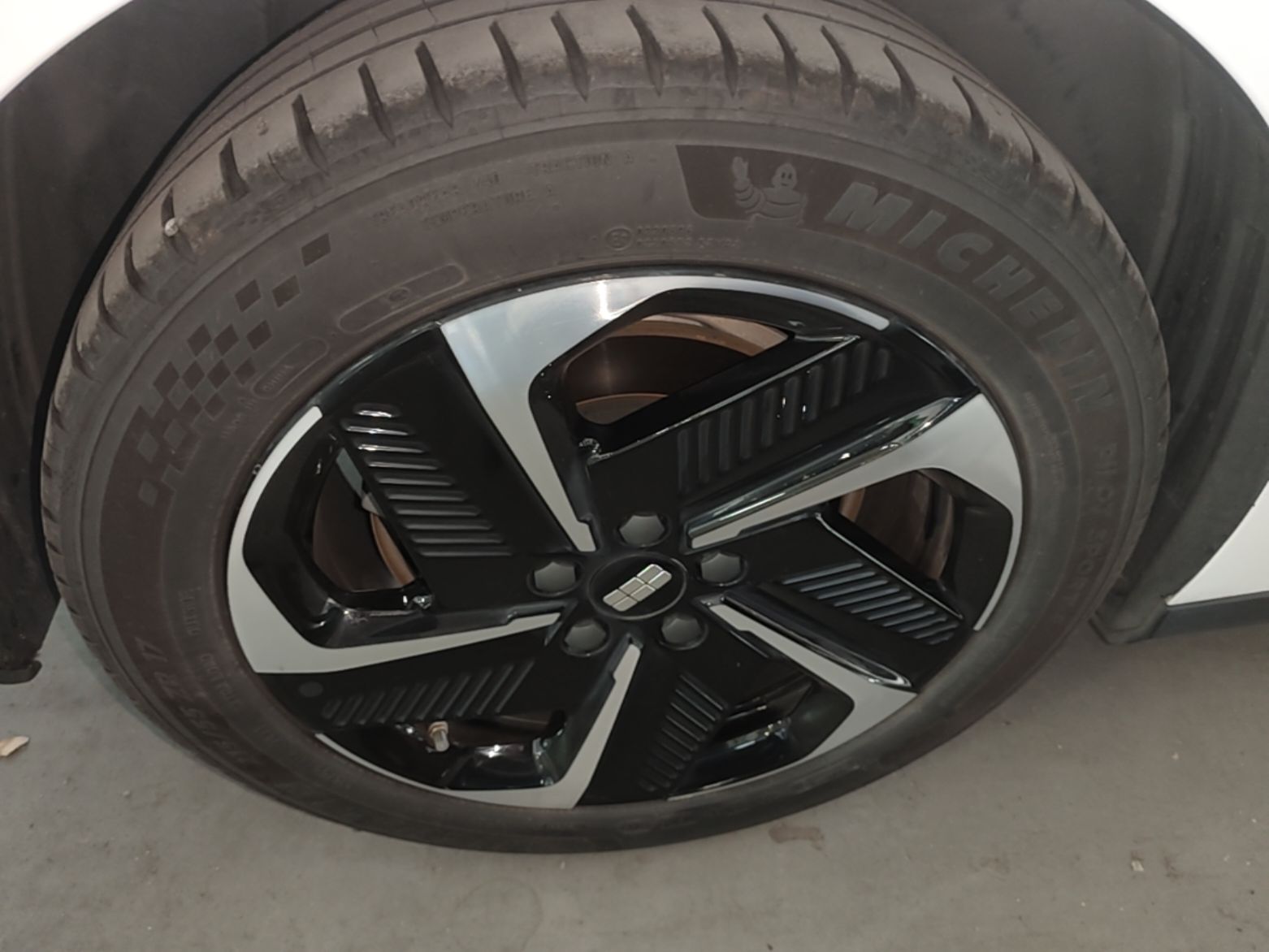 Geely Galaxy L6 2023 125km PLUS — снимка 11