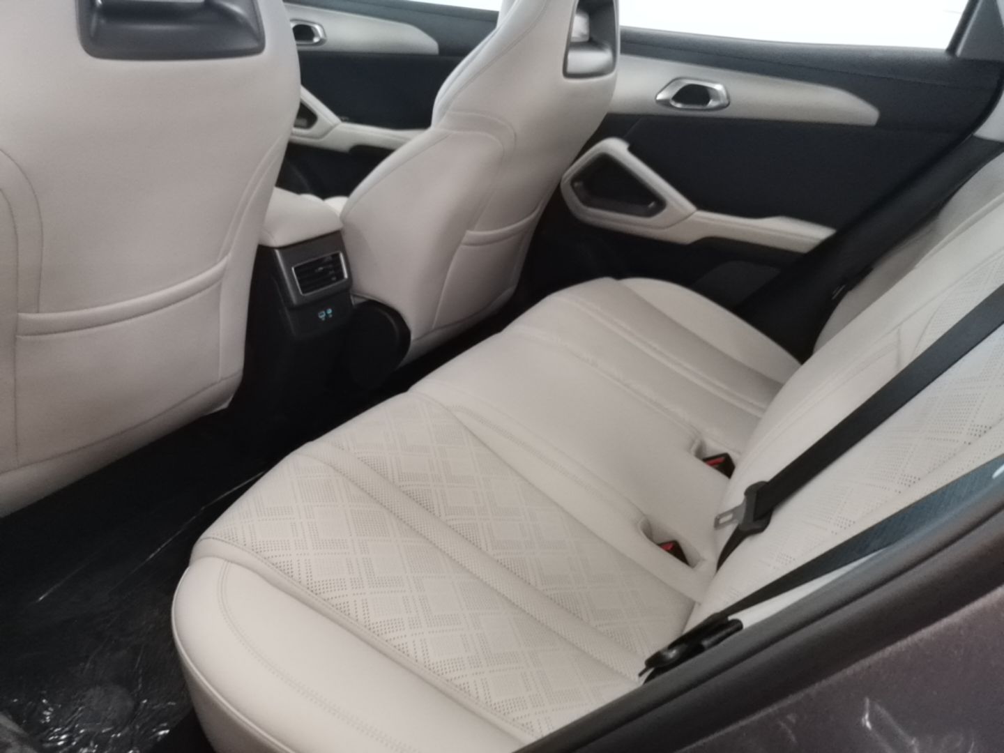 BYD Yuan UP 2025 Model 301KM Leading Version — снимка 20