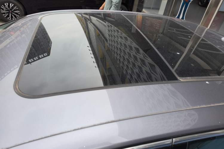 Used Hongqi H5 PHEV 2025 170 Super Hybrid Version Roof