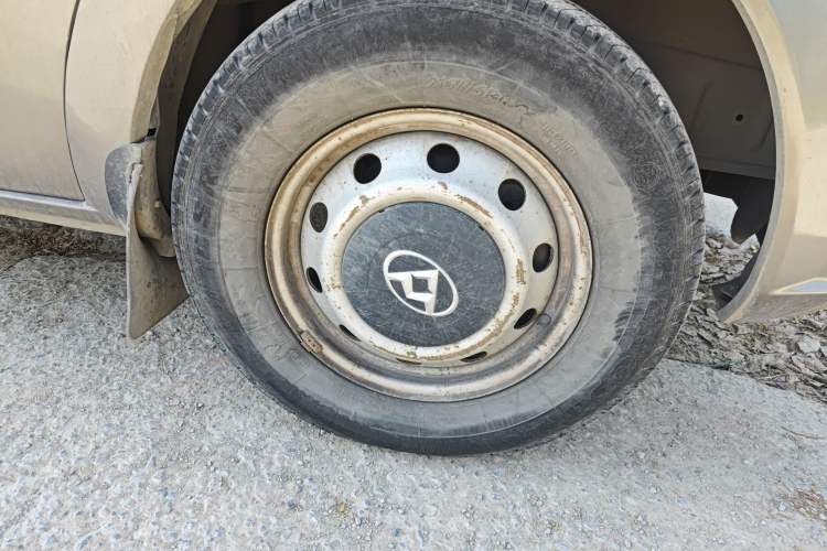 Used SAIC MAXUS Xintu V80 2014 2.5T Aoyuntong Short Wheelbase Low Roof