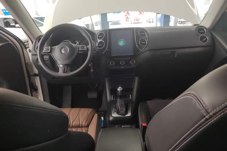 Used Volkswagen Tiguan L 2016 280TSI Automatic Two-Wheel-Drive Silk Road Style Edition
