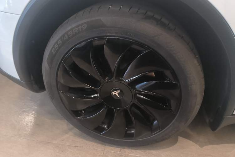 Used Tesla Model Y 2025 Updated Version Long-Range All-Wheel Drive