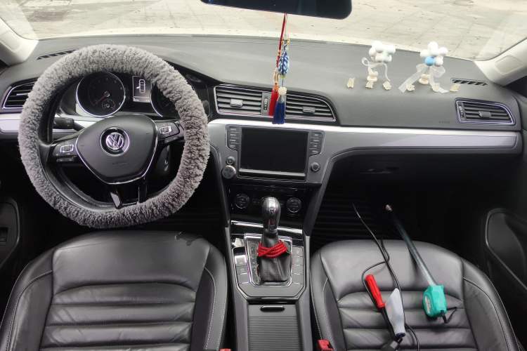 Used Volkswagen Lamando 2018 280TSI DSG Comfort Edition Center Console