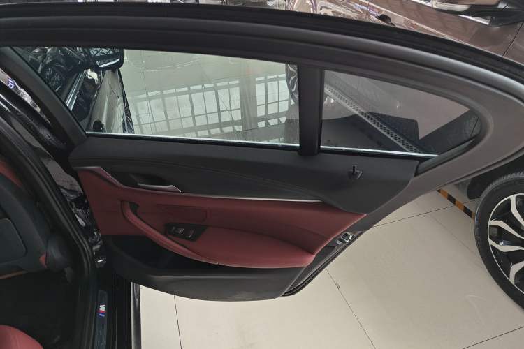 Used BMW 5 Series 2022 Second Facelift 530Li Leading Edition M Sport Package
