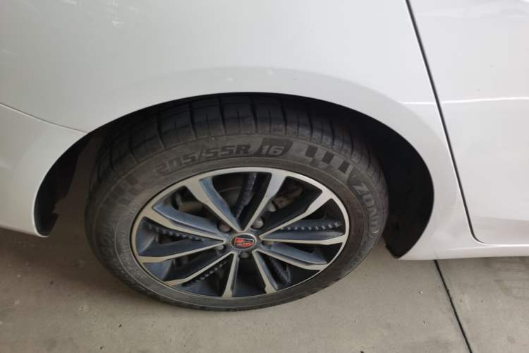 Used Roewe i5 2020 1.5L Automatic 4G Connect Luxury Flagship Edition Right Rear Wheel Hub