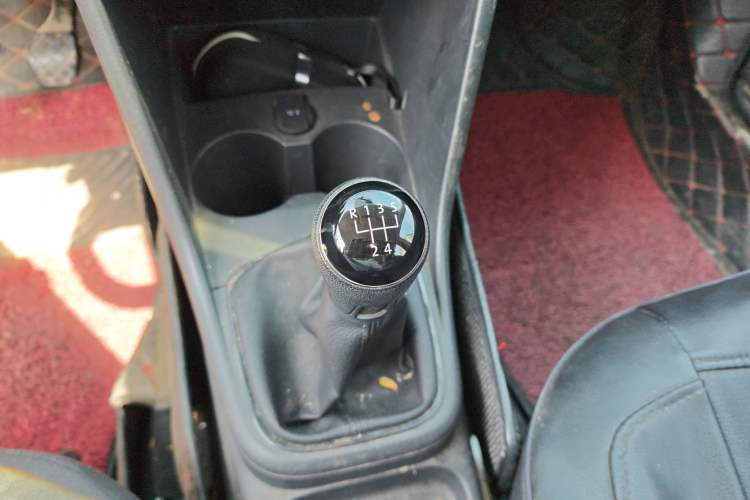 Used Volkswagen Polo 2016 1.4L Manual Fashion Model Gear Lever