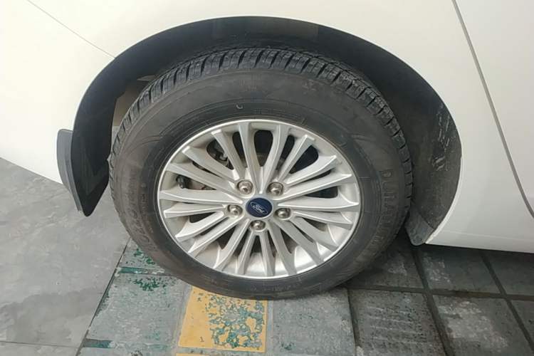 Used Ford Escort 2015 1.5L Manual Comfort Model Right Rear Wheel Hub