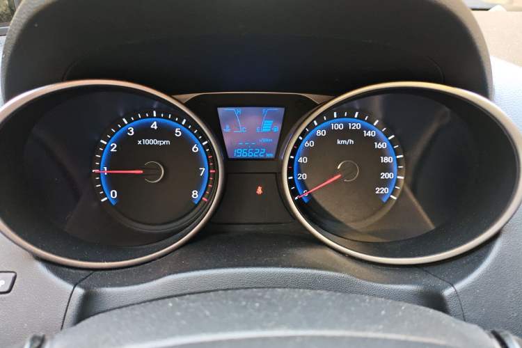 Used Hyundai ix35 2012 2.0L Manual Two-Wheel Drive New Edition GL Instrument Cluster