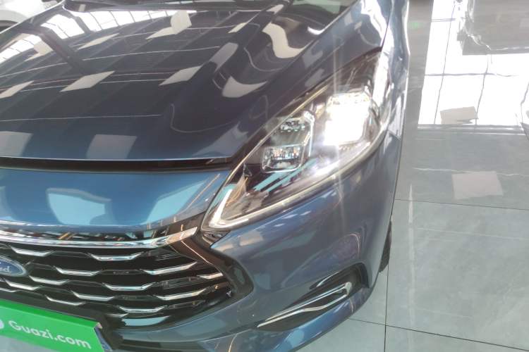 Used Ford Escape 2020 EcoBoost 245 Two-Wheel-Drive Titanium Edition Left Front Headlight