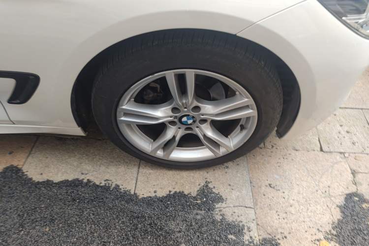 Used BMW 3 Series GT 2018 320i M Sport Edition Right Front Wheel Hub