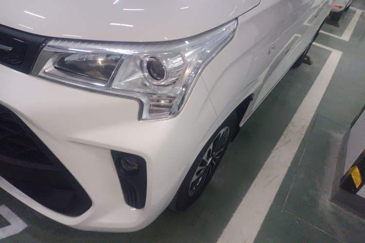 Used Dongfeng Fengon 380 2022 1.5L Comfort-Class Passenger Vehicle (Steel Spring) with 7 Seats