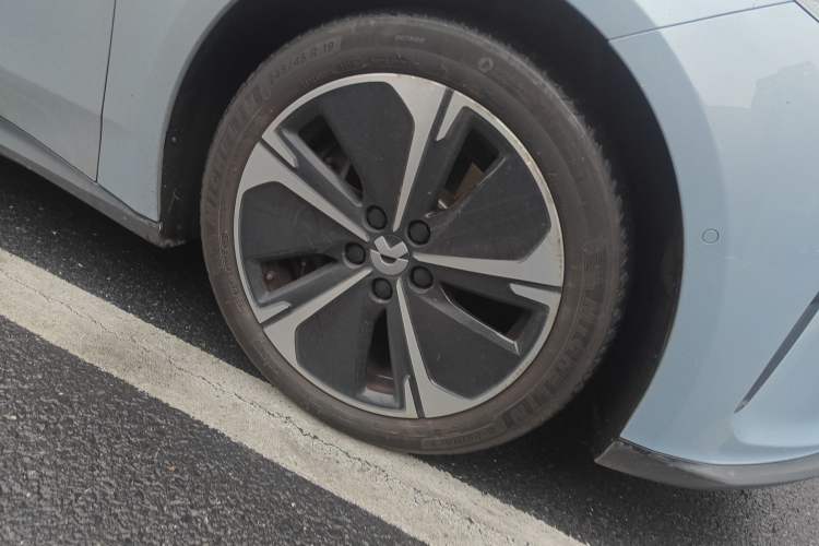 Used Nio ET5T 2023 75 kWh Touring Right Front Wheel Hub