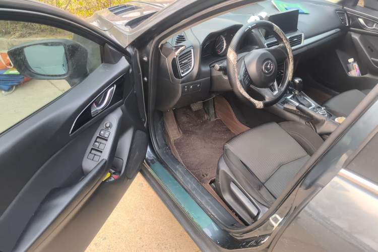 Used Mazda 3 Axela 2014 Sedan 1.5L Automatic Comfort Model Driver Seat