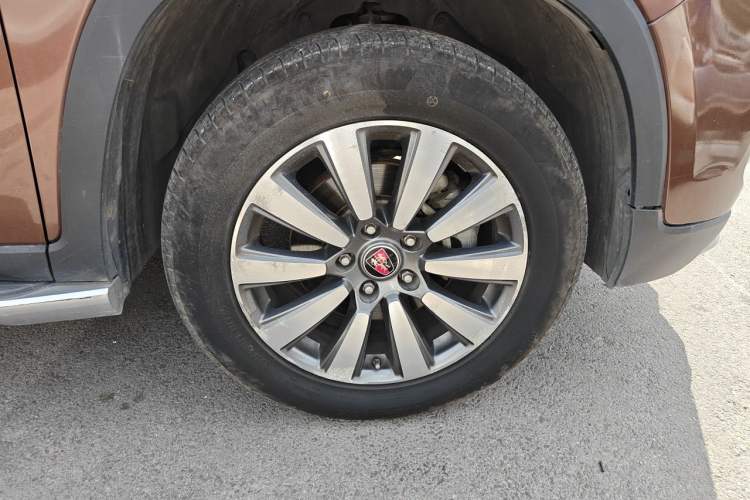 Used Roewe RX8 2018 30T Smart Connectivity Two-Wheel Drive Supreme Edition Right Front Wheel Hub