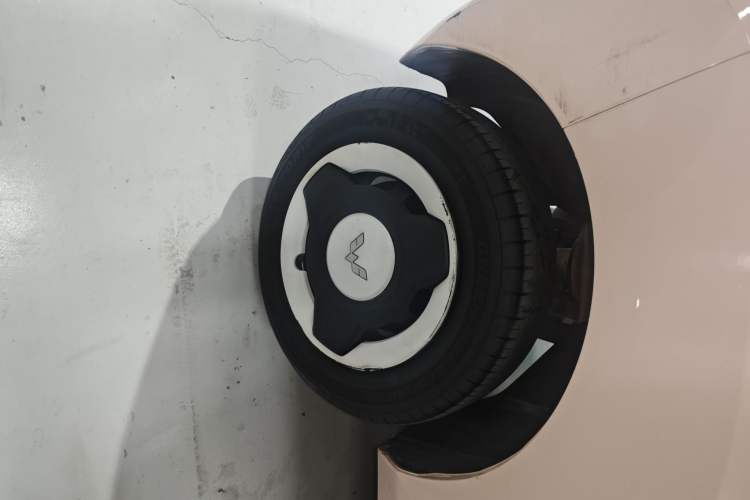 Used Wuling Hongguang MINIEV 2022 Macaron Premium Model – Lithium Ternary Battery Right Rear Wheel Hub