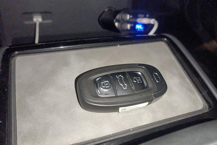 Used Hongqi E-QM5 2022 431 km Charge & Enjoy Edition