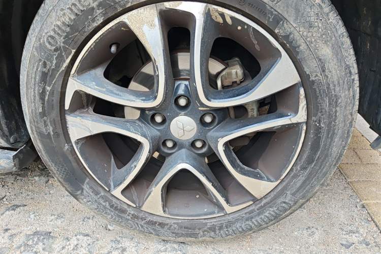 Used Soueast DX7 2017 1.5T Manual Triumph Edition Right Front Wheel Hub