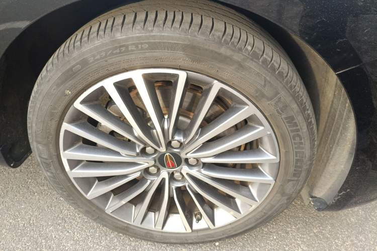 Used Hongqi H9 2022 2.0T Smart Connect Flagship Edition Right Front Wheel Hub