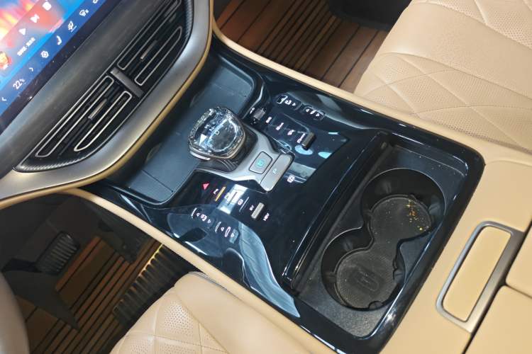 Used Denza D9 2022 DM-i 970 Four-Wheel Drive Flagship Model