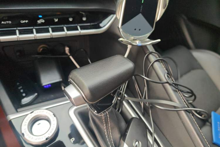 Used CHANGAN Eado 2020 PLUS Blue Whale NE 1.4T GDI DCT Prestige Model Gear Lever