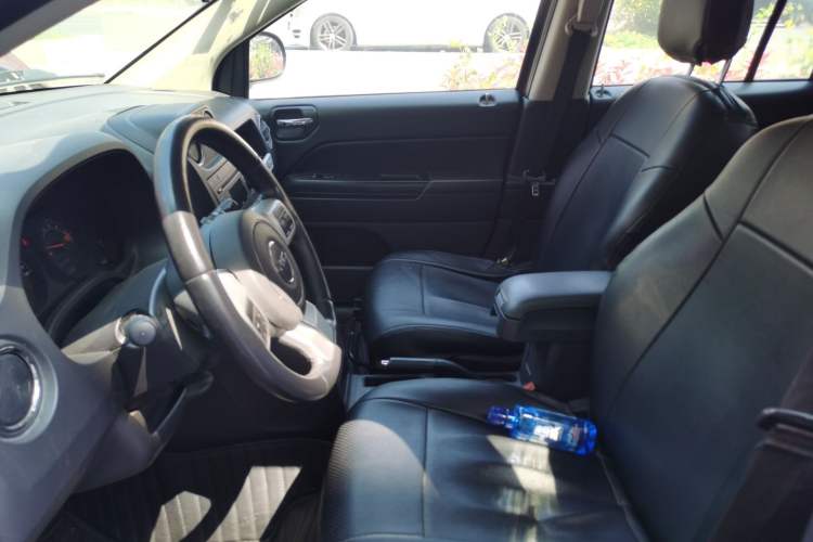 Used Jeep Compass 2013 2.0L two-wheel drive sport version Left Front Seat