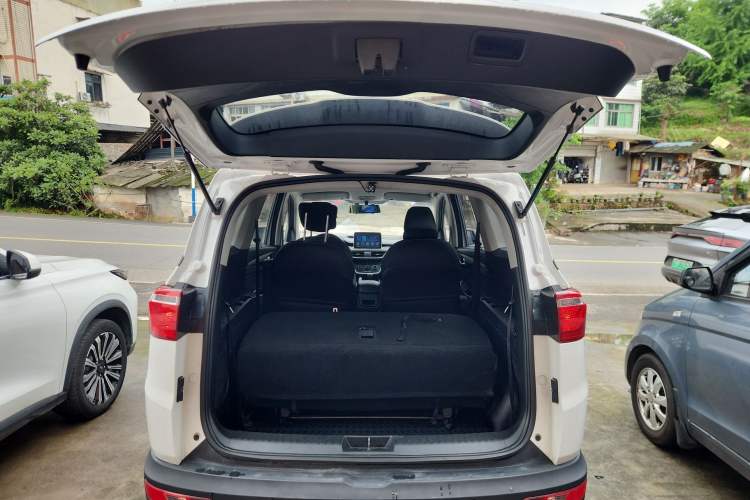 Used Wuling Hongguang S3 2019 1.5L Manual Standard Version China VI Standard Trunk