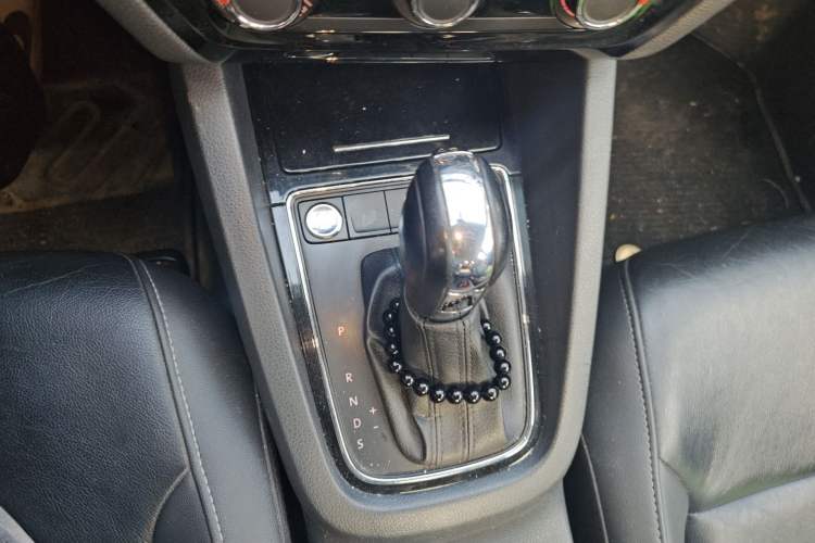 Used Volkswagen Sagitar 2018 1.6L Automatic Comfort Model Gear Lever