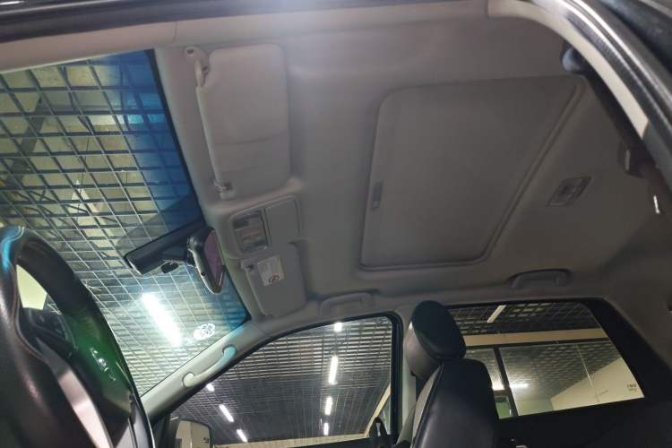 Used JMC Yusheng S350 2016 2.0T Automatic Two-Wheel Drive Gasoline Luxury Version with Sunroof 5 Seats Headliner