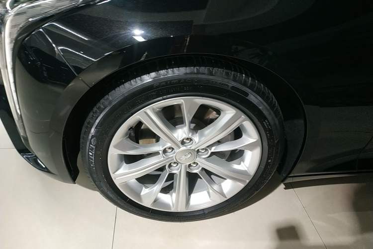 Used Cadillac CT5 2024 28T Luxury Pro Trim Left Front Wheel Hub