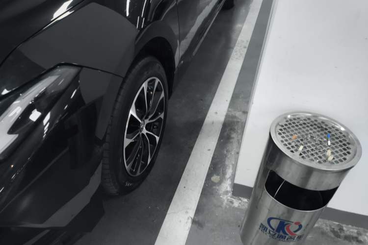 Used Toyota Avalon 2022 2.0L Luxury Edition Left Front Wheel Hub