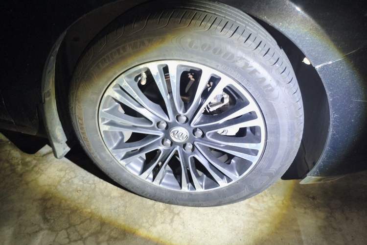 Used Buick GT 2016 18T Dual-Clutch Luxury Model Right Front Wheel Hub